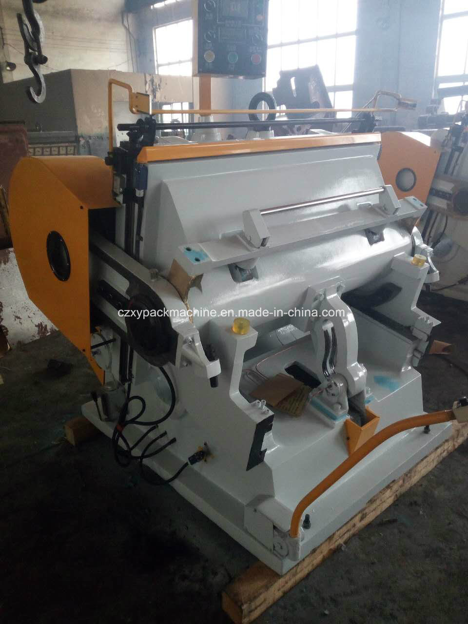 High Precision Platen Punching Die Cutter with Ce